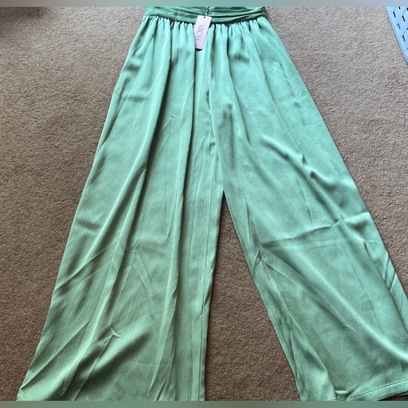 MICAS new with tag pleated satin trousers. - Picture 3 of 4